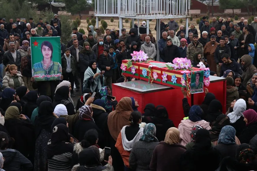 تشييع جثمان مقاتلة YPJ آفاشين رستم جودي في قامشلو