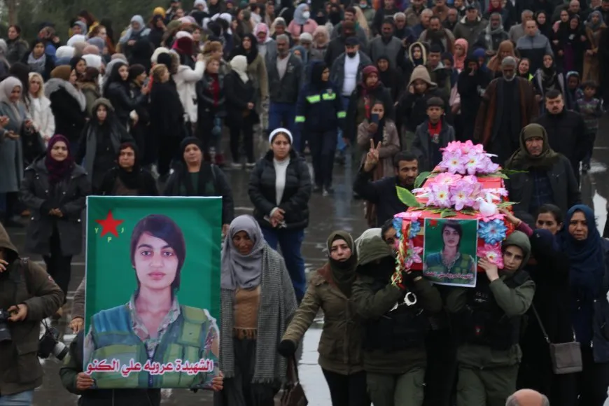 تشييع جثمان مقاتلة YPJ آفاشين رستم جودي في قامشلو
