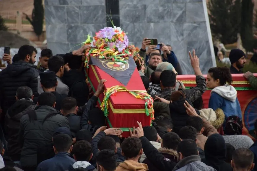تشييع جثمان مقاتل قسد الشهيد هبون كوباني إلى مثواه الأخير