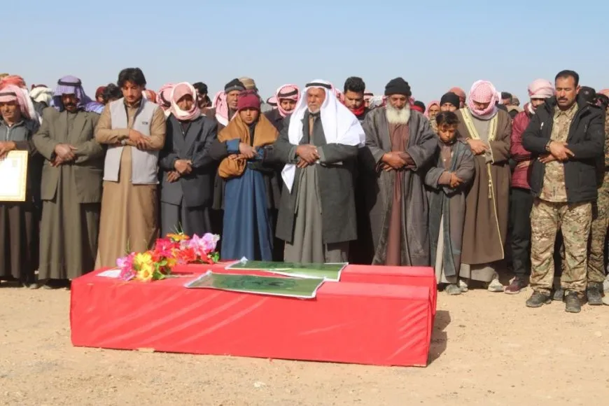 أهالي دير الزور يؤكون خلال مراسم الشهداء أن مقاومتهم مستمرة 