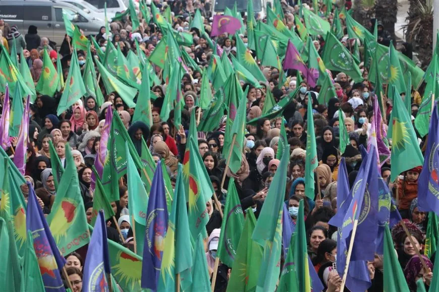 مسيرة نسائية حاشدة في الحسكة دعماً لـ YPJ وتأكيداً على دور السوريات في صنع القرار
