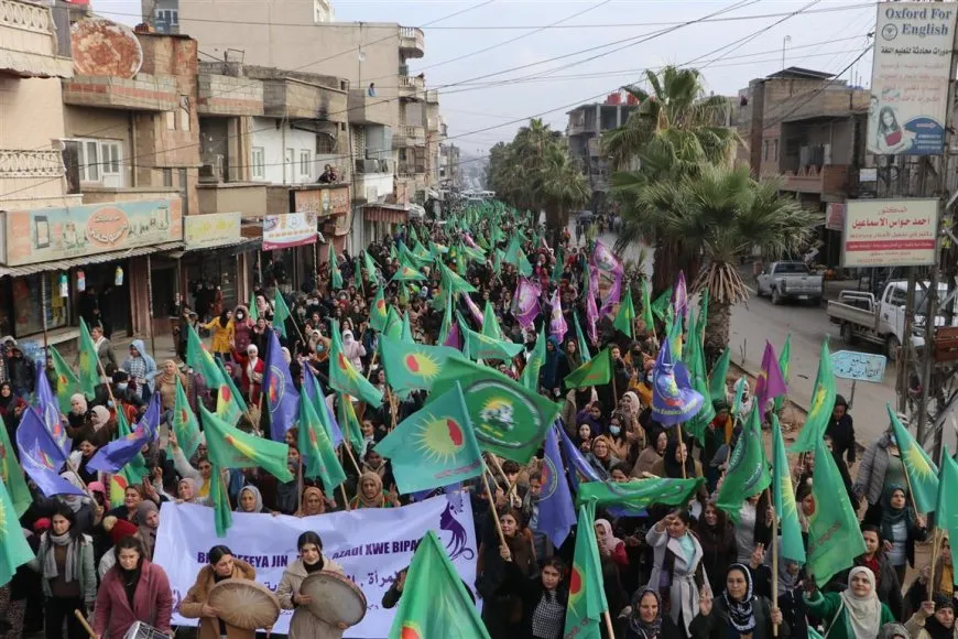مسيرة نسائية حاشدة في الحسكة دعماً لـ YPJ وتأكيداً على دور السوريات في صنع القرار