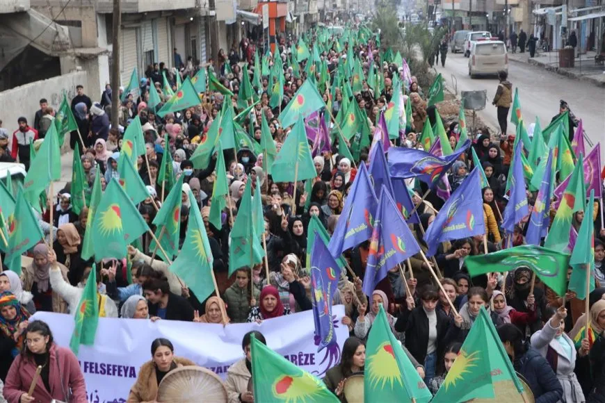 مسيرة نسائية حاشدة في الحسكة دعماً لـ YPJ وتأكيداً على دور السوريات في صنع القرار