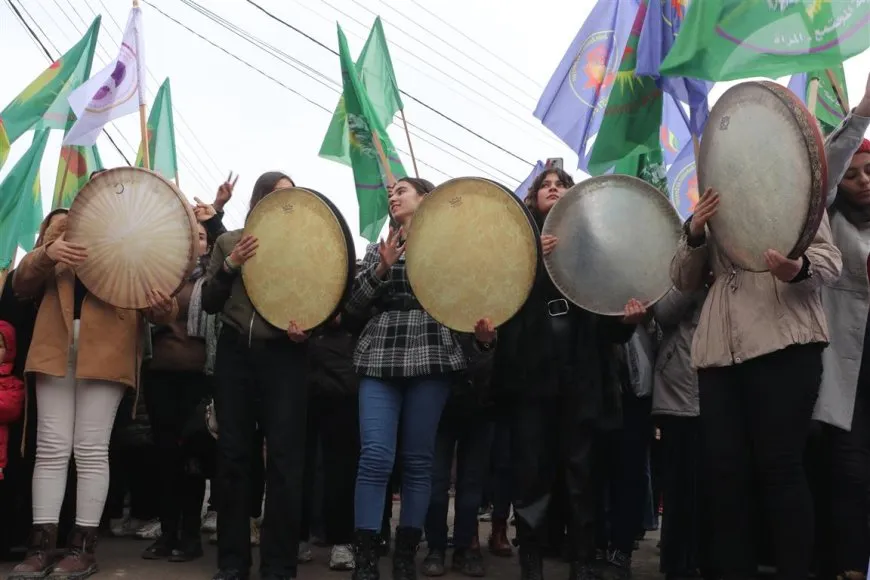مسيرة نسائية حاشدة في الحسكة دعماً لـ YPJ وتأكيداً على دور السوريات في صنع القرار
