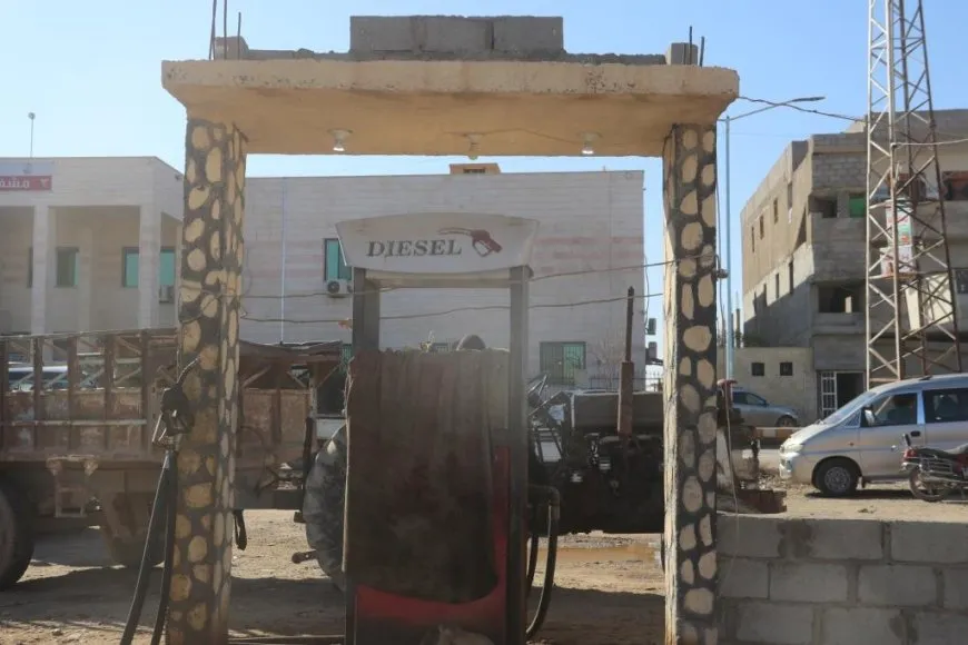 توزيع مازوت التدفئة لأسر الشهداء في مقاطعة دير الزور
