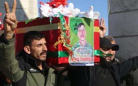 تشييع جثمان مقاتل قسد آراس حمو في عامودا 