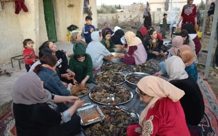 "إن بقي الأمر لنا كأمهات سنحمل السلاح ونساند مقاتلينا"