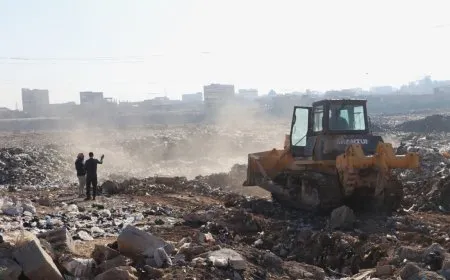 بلدية الشعب بالحسكة تنظف المربع الأمني بعد تحويله لمكبّ نفايات من قبل النظام