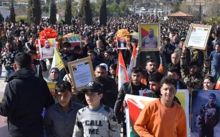 تشييع جثماني مواطنَيْن ومراسم غيابية لـ 10 مقاتلين في كوباني
