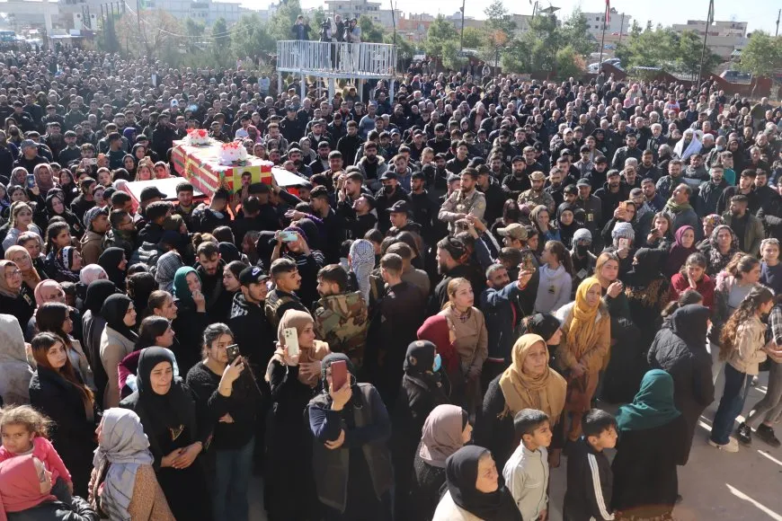 تشييع جثمان مقاتل من قسد ومراسم غيابية لآخر في قامشلو