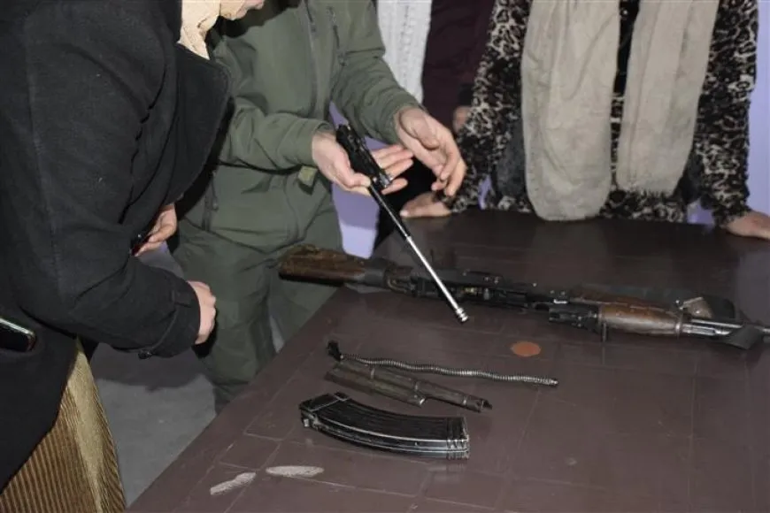 التحاق 25 امرأة بدورة للتدرب على استخدام السلاح 