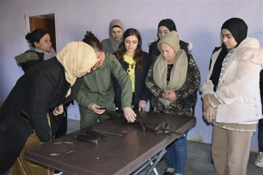 التحاق 25 امرأة بدورة للتدرب على استخدام السلاح 