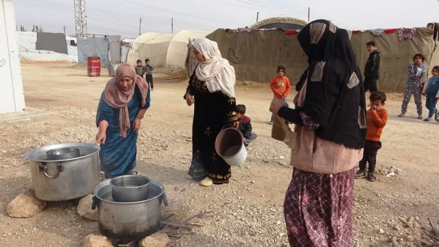 نساء مخيم كري سبي يُعددن الطعام للمقاتلين على خطوط الجبهات 