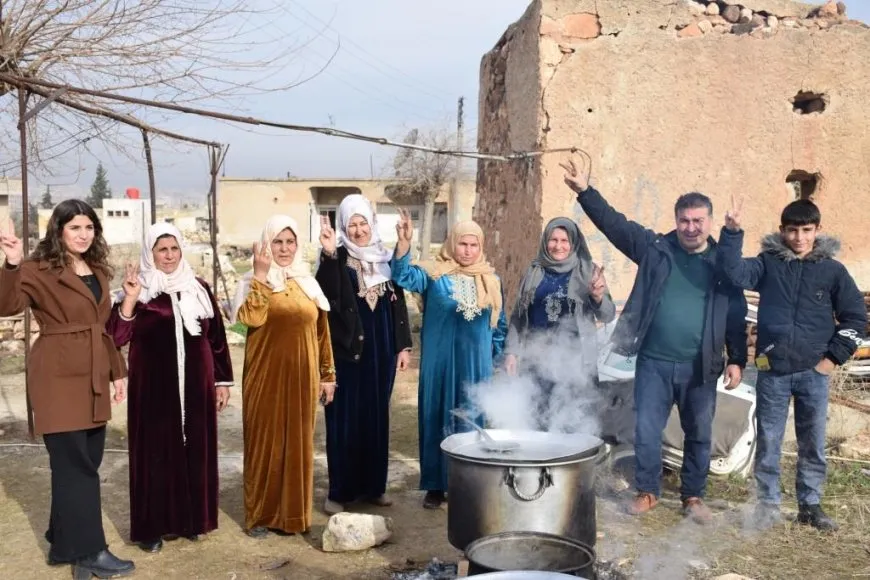 "إن بقي الأمر لنا كأمهات سنحمل السلاح ونساند مقاتلينا"