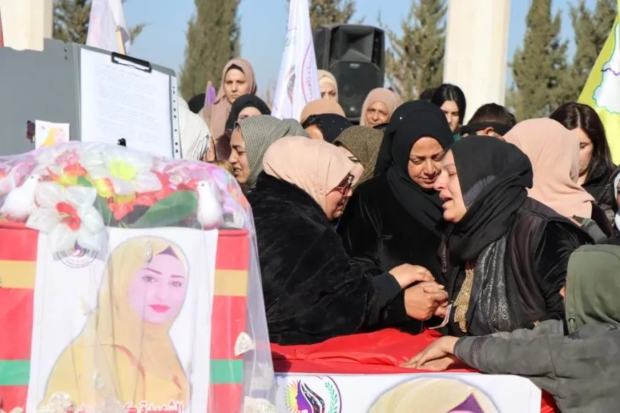 تشييع جثمان الشهيدة كرم الحمد في الرقة