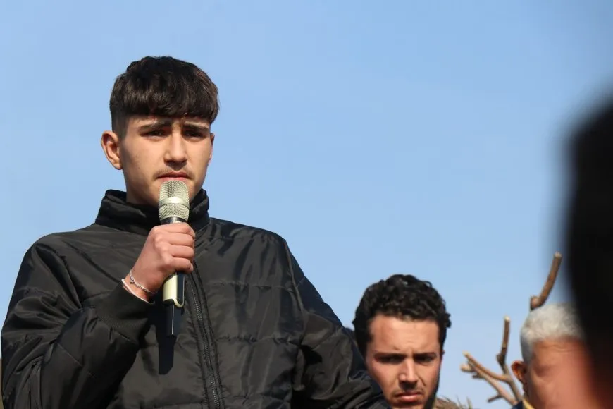 الطبيب محمد محمدكي يختتم عقداً من النضال بالشهادة