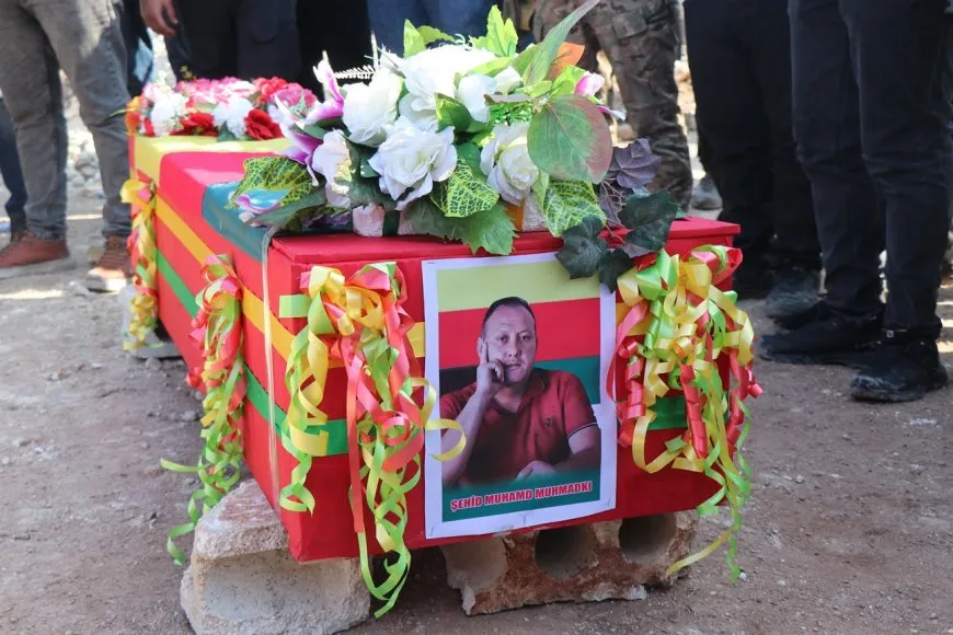 الطبيب محمد محمدكي يختتم عقداً من النضال بالشهادة