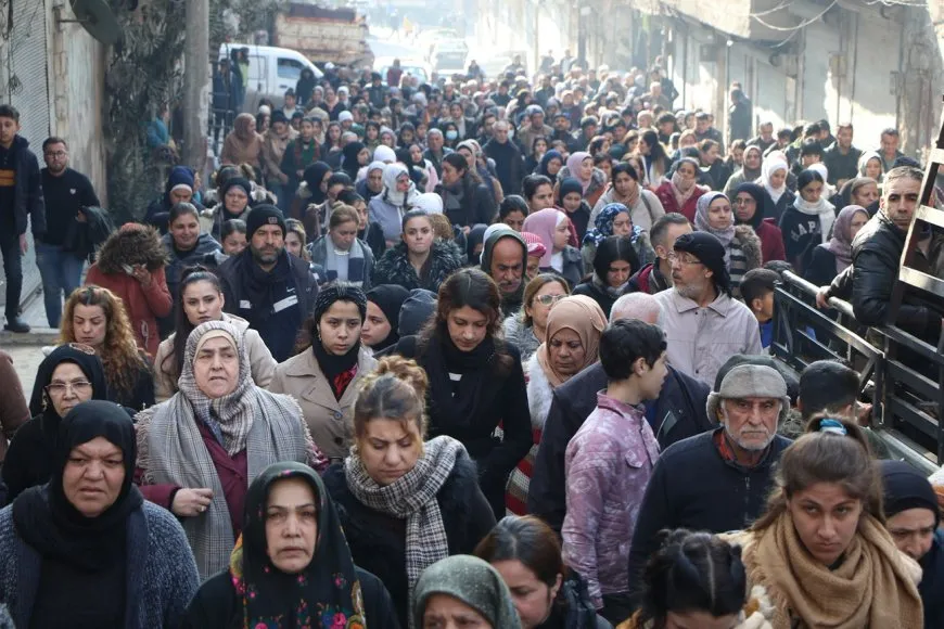 الطبيب محمد محمدكي يختتم عقداً من النضال بالشهادة