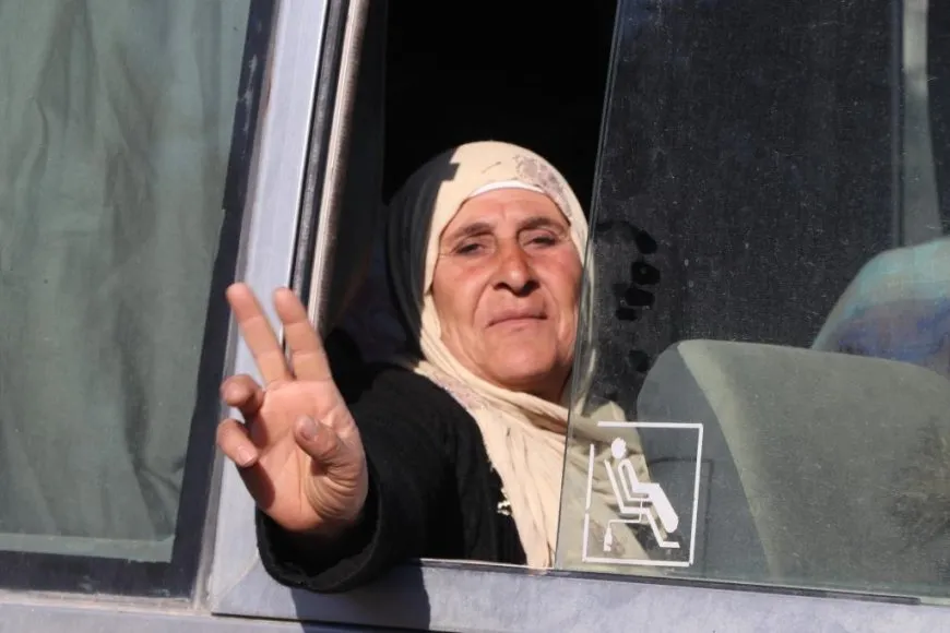 قافلة تضم المئات من أبناء مقاطعة الفرات تتجه صوب سد تشرين
