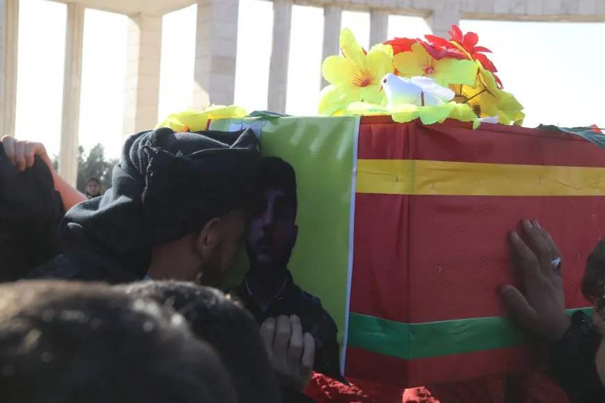 تشييع جثمان مقاتل قسد بيار العلي في عامودا