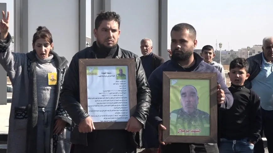 تشيع جثمان مقاتل قسد إبراهيم النجم لمثواه الأخير في الطبقة