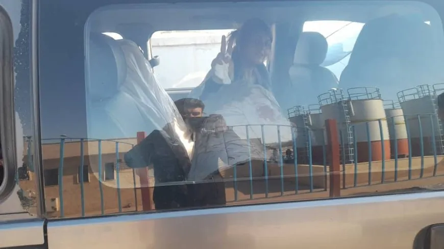 مشاهد استهداف الاحتلال التركي ومرتزقته قافلة مدنيين في محيط سد تشرين