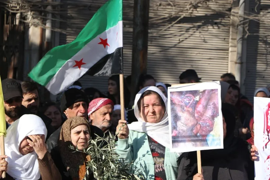 مسيرة حاشدة في حلب دعماً لقوات سوريا الديمقراطية في وجه الهجمات التركية