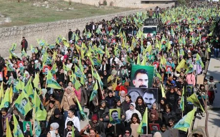 الآلاف في حلب يطالبون بتحقيق حرية القائد عبد الله أوجلان الجسدية