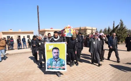 أهالي الشدادي يشيّعون جثمان الشهيد في قوات سوريا الديمقراطية أحمد خلف 