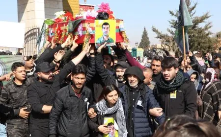 بمراسم مهيبة.. تشييع الصحفي عكيد روج ومراسم غيابية للشهيد زاغروس