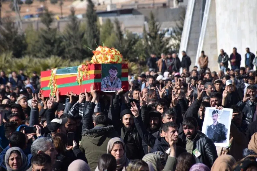 تشييع جثمان مقاتل قسد ريدور حلنج في كوباني