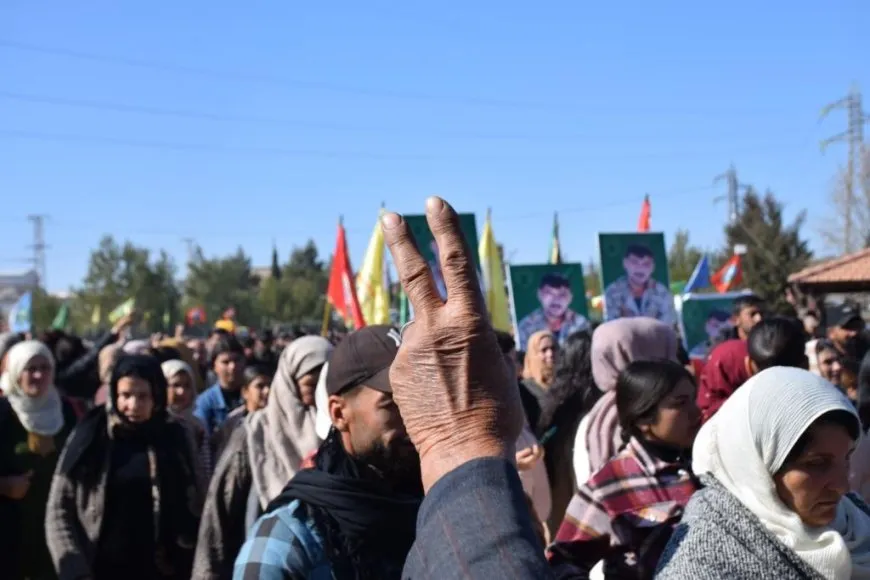 تشييع جثمان مقاتل قسد ريدور حلنج في كوباني
