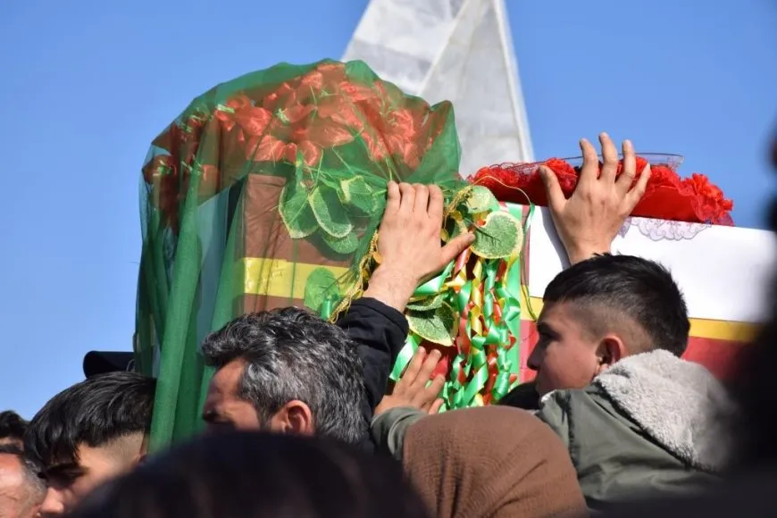 تشييع جثمان عضو قوات مكافحة الإرهاب (HAT) في كوباني