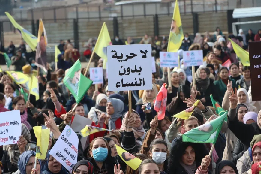 آلاف النساء يطالبن بحرية القائد عبد الله اوجلان الجسدية: إمرالي ستصبح من الماضي