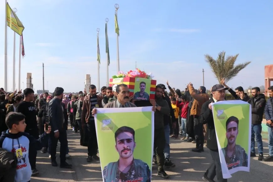 تشييع جثمان مقاتل قسد محمد شريف في الطبقة