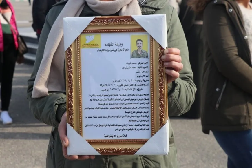 تشييع جثمان مقاتل قسد محمد شريف في الطبقة