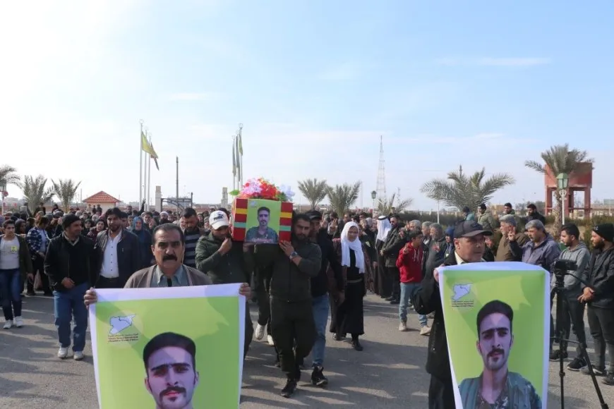 تشييع جثمان مقاتل قسد محمد شريف في الطبقة