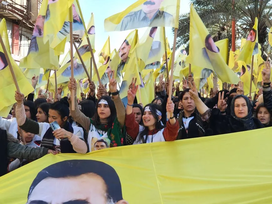 وسط حشود غفيرة.. انطلاق فعاليات التنديد بمؤامرة 15 شباط الدولية 