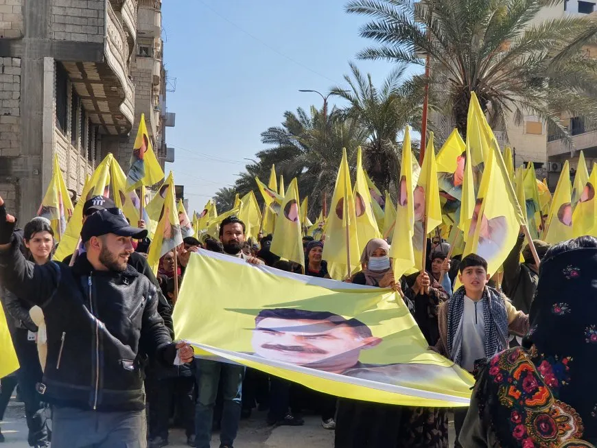 وسط حشود غفيرة.. انطلاق فعاليات التنديد بمؤامرة 15 شباط الدولية 
