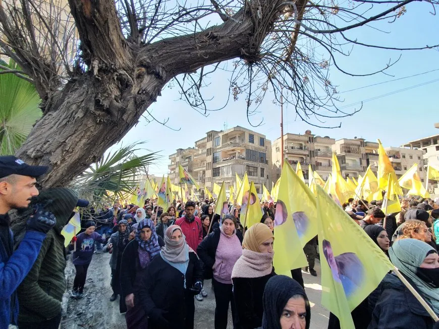 وسط حشود غفيرة.. انطلاق فعاليات التنديد بمؤامرة 15 شباط الدولية 