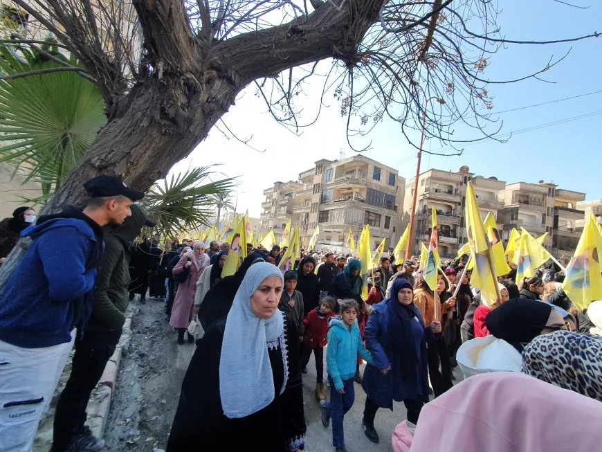 وسط حشود غفيرة.. انطلاق فعاليات التنديد بمؤامرة 15 شباط الدولية 