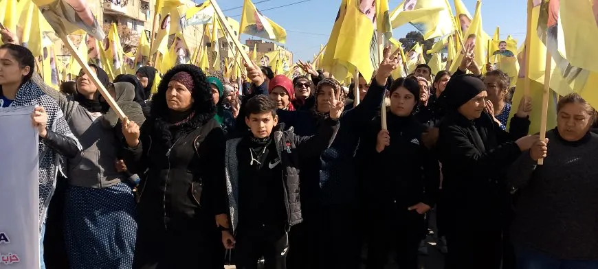 وسط حشود غفيرة.. انطلاق فعاليات التنديد بمؤامرة 15 شباط الدولية 
