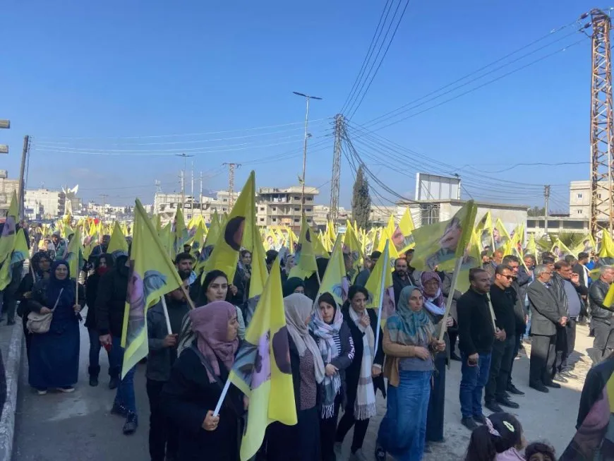 وسط حشود غفيرة.. انطلاق فعاليات التنديد بمؤامرة 15 شباط الدولية 