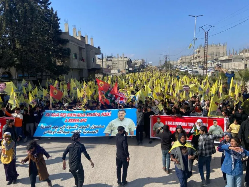 وسط حشود غفيرة.. انطلاق فعاليات التنديد بمؤامرة 15 شباط الدولية 