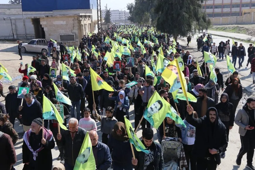الآلاف في حلب يطالبون بتحقيق حرية القائد عبد الله أوجلان الجسدية