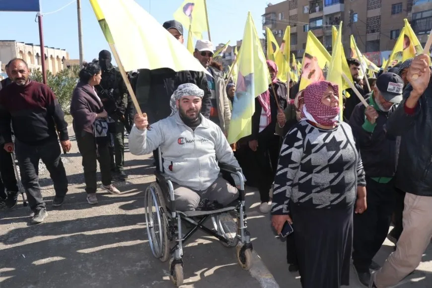 "سار قلبي عوضاً عن قدميّ إلى ساحات المطالبة بحرية القائد الجسدية"