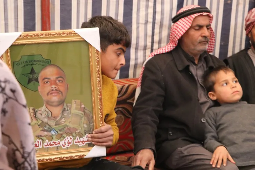 من خيمة عزاء الشهيدين عكيد وزاغروس: شهداؤنا منارة للحرية والسلام 