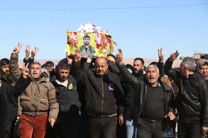 تشييع جثمان القيادي في قسد ريزان أوركيش بعامودا