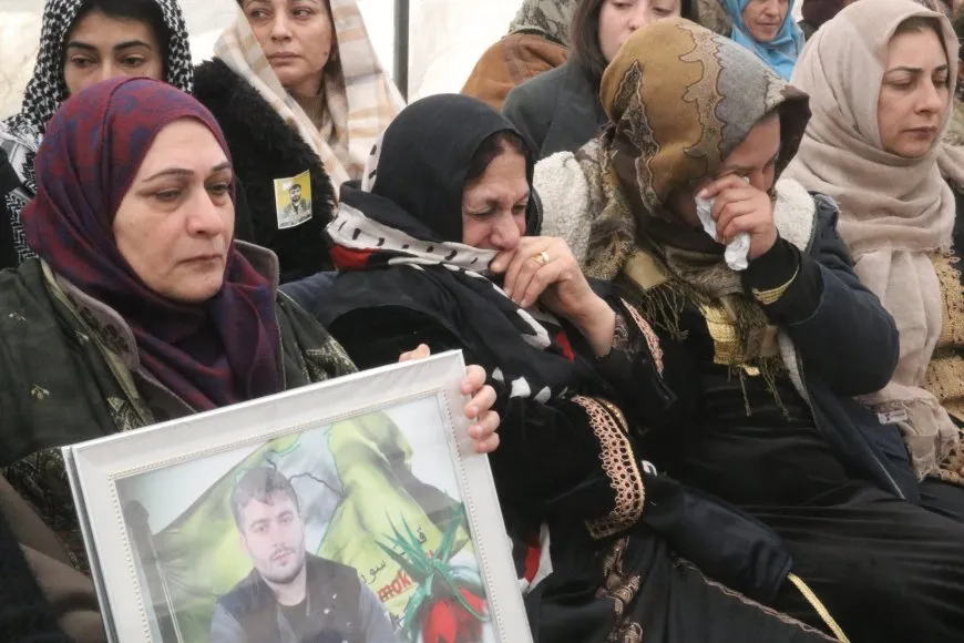 تقديم واجب العزاء لذوي القيادي في قسد ريزان أوركيش بعامودا