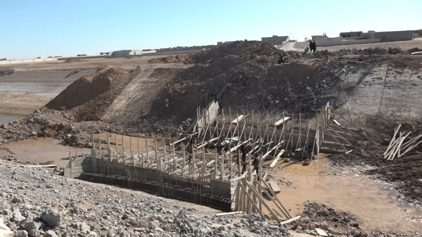 إعادة بناء جسر اليمامة في ريف الطبقة